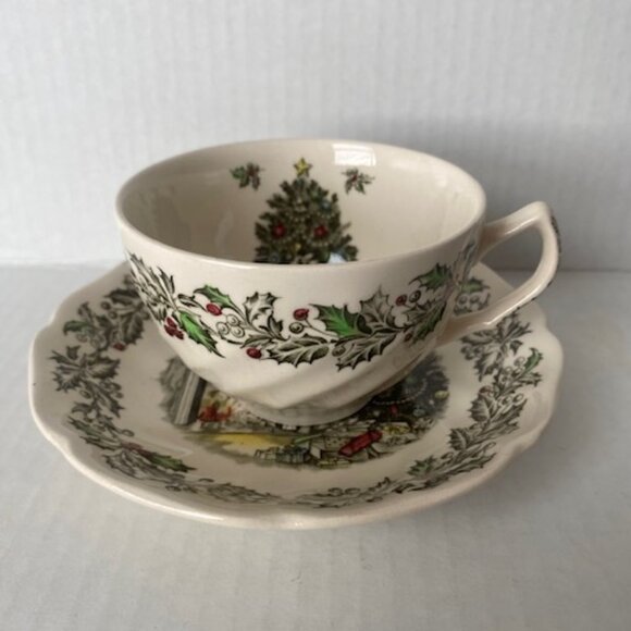 Vintage Johnson Bros 'Merry Christmas' Tea Cup and saucer - Picture 1 of 10